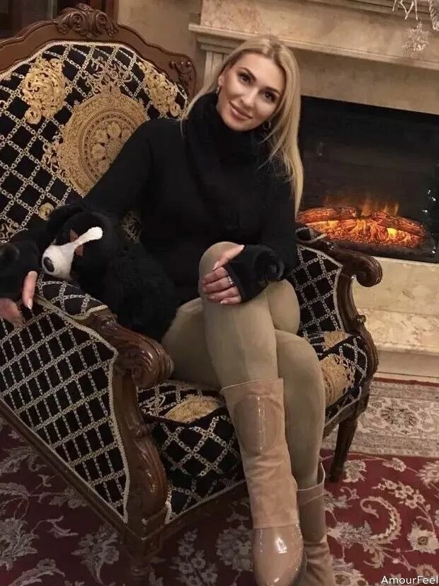 Elvira Profile image 3