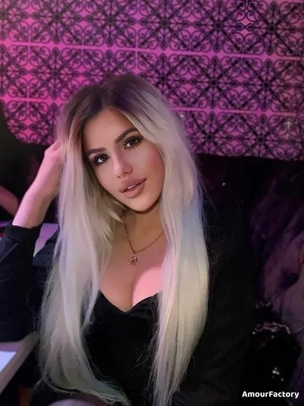 Amina Profile image 1