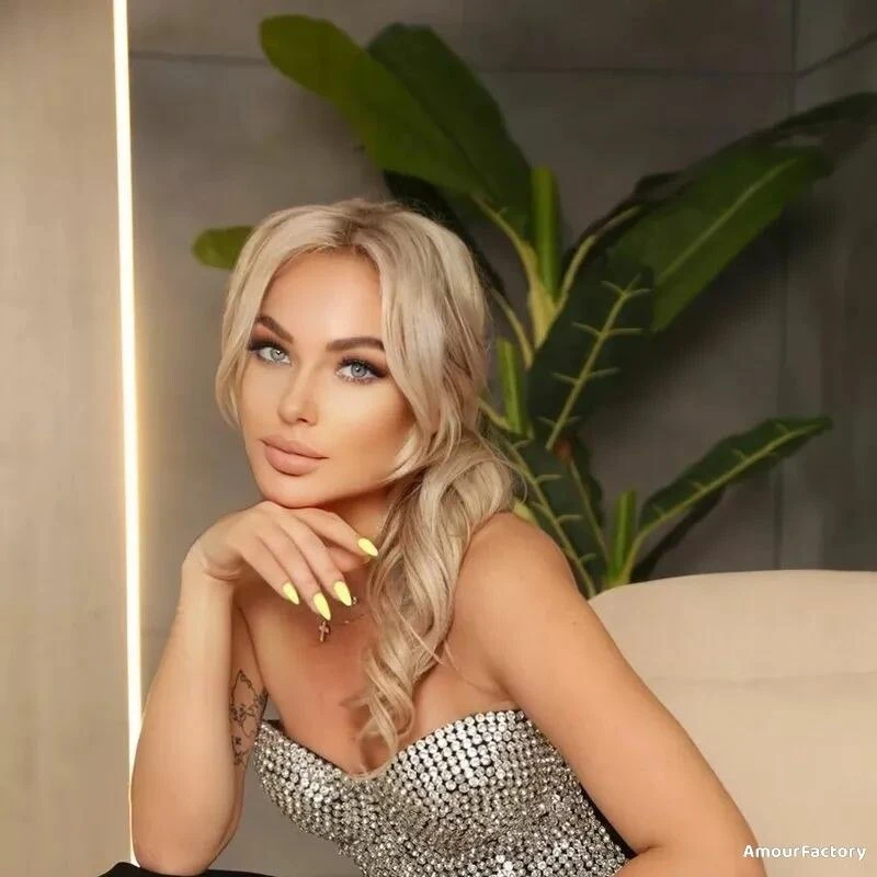 Yulia Profile image 3